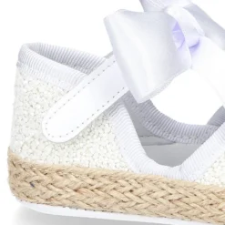 Alpargata BABY con cierre adherente y lazo en piel con GLITTER.