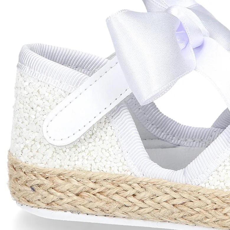 Alpargata BABY con cierre adherente y lazo en piel con GLITTER.
