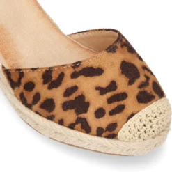 Alpargata mujer tradicional con cuña y diseño con estampado leopardo