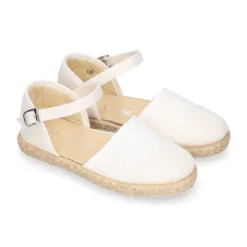 Alpargata niña ARRAS en lino blanco con diseño con puntilla.