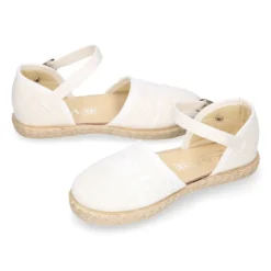 Alpargata niña ARRAS en lino blanco con diseño con puntilla.