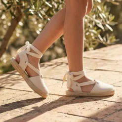 Alpargata niña beige con cintas – algodón tipo lino vestir