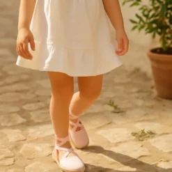 Alpargata niña con cintas en lona algodón.