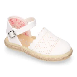 Alpargata niña con hebilla en lona con puntilla blanca.