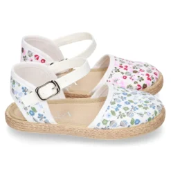 Alpargata niña con hebilla en lona con estampado de FLORES.