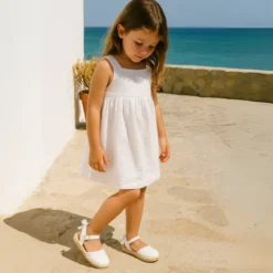 Alpargata niña con hebilla y LAZO en lona piqué algodón.