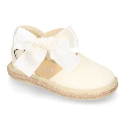 Alpargata niña con LAZO SEDA en lona piqué algodón beige.
