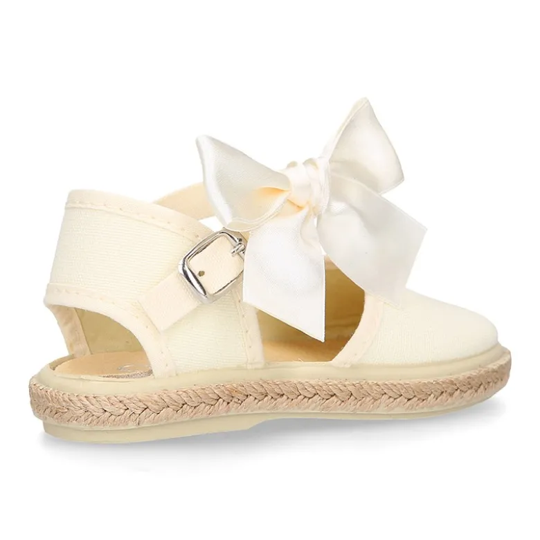 Alpargata niña con LAZO SEDA en lona piqué algodón beige.