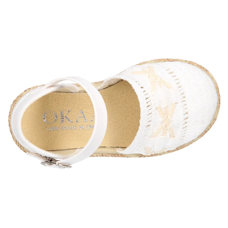 Alpargata niña en lona algodón blanco con diseño con puntilla.