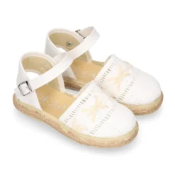 Alpargata niña en lona algodón blanco con diseño con puntilla.