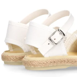 Alpargata niña en lona algodón blanco con diseño con puntilla.