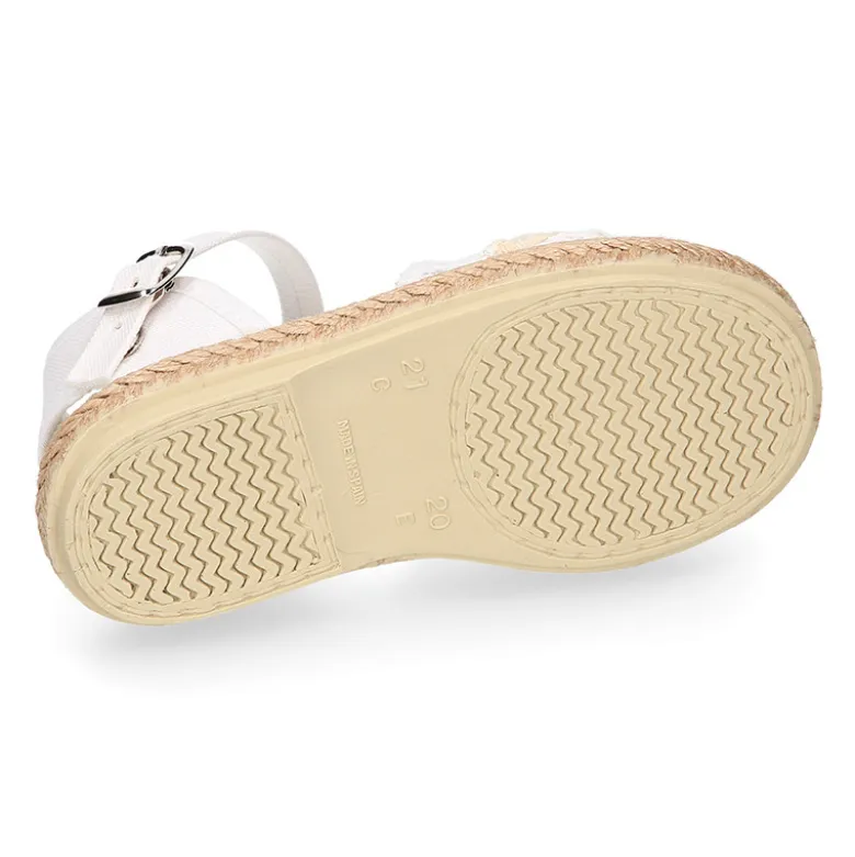 Alpargata niña en lona algodón blanco con diseño con puntilla.