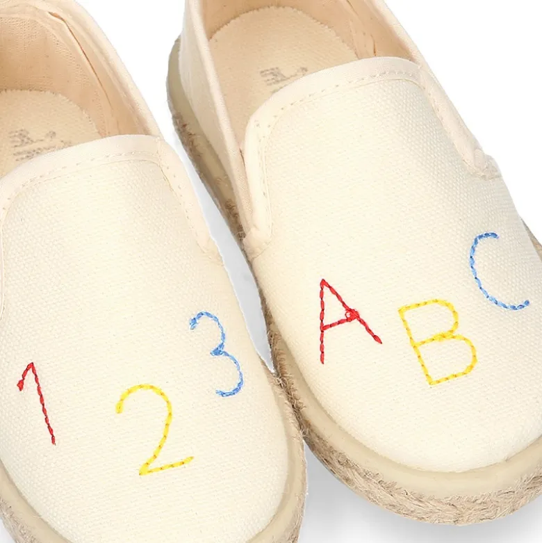Alpargata niño números y letras con elásticos tipo SLIP ON en lona piqué.