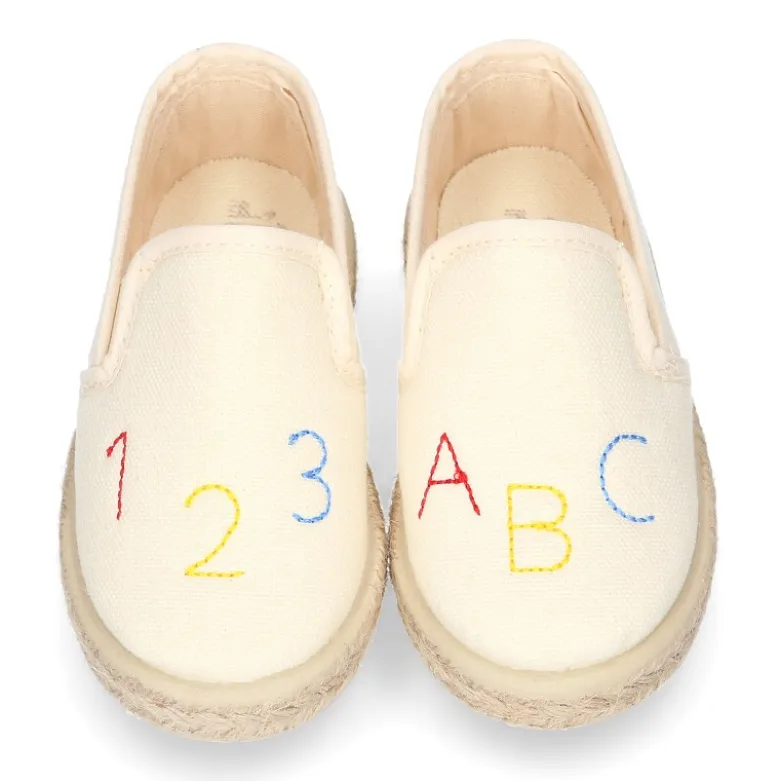Alpargata niño números y letras con elásticos tipo SLIP ON en lona piqué.