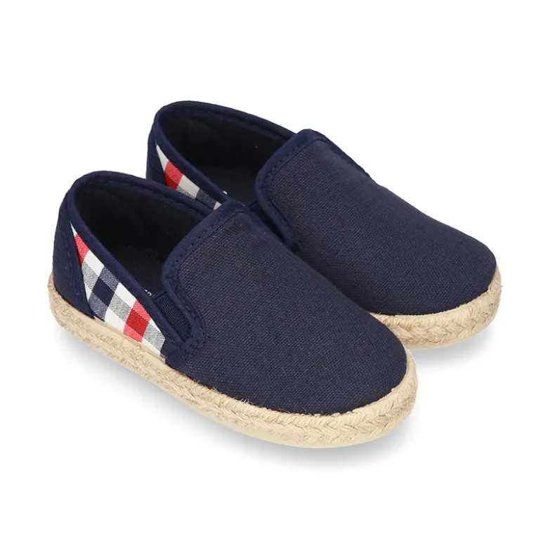 Alpargata niños con elásticos tipo slip on en lona con CUADROS.