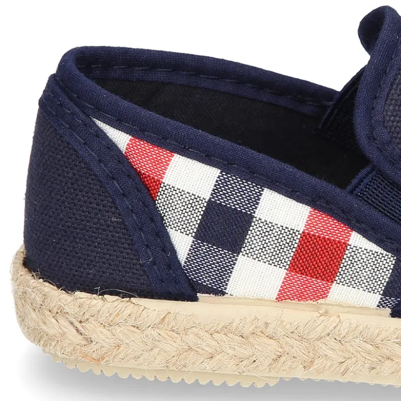 Alpargata niños con elásticos tipo slip on en lona con CUADROS.