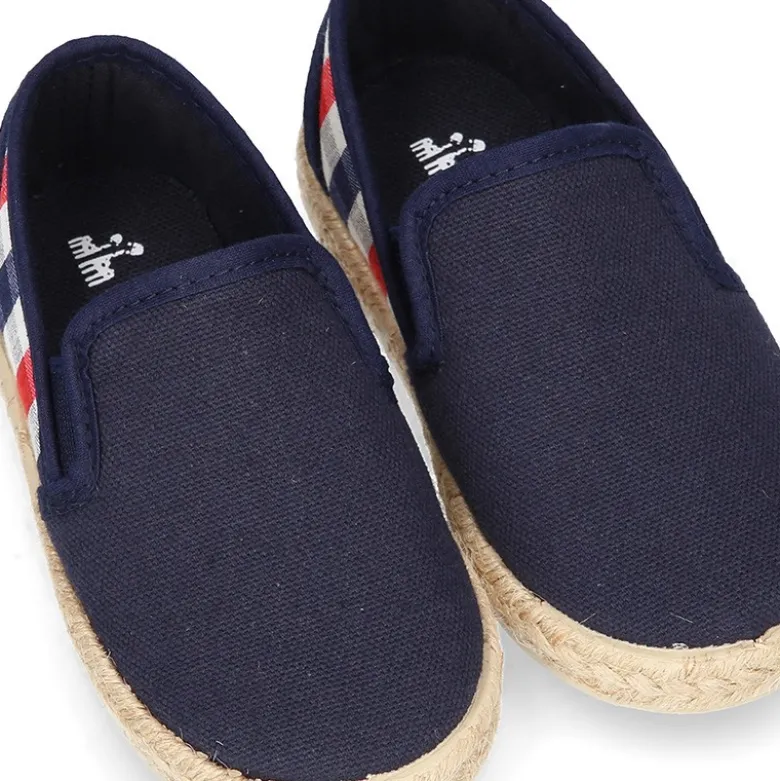 Alpargata niños con elásticos tipo slip on en lona con CUADROS.