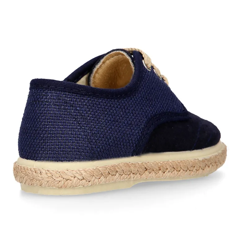 Alpargata niño tipo Blucher con cordones en piel serraje con lino natural.