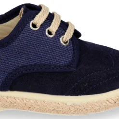 Alpargata niño tipo Blucher con cordones en piel serraje con lino natural.