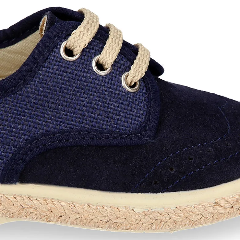 Alpargata niño tipo Blucher con cordones en piel serraje con lino natural.