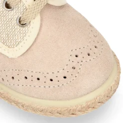 Alpargata niño tipo Blucher con cordones en piel serraje con lino natural.