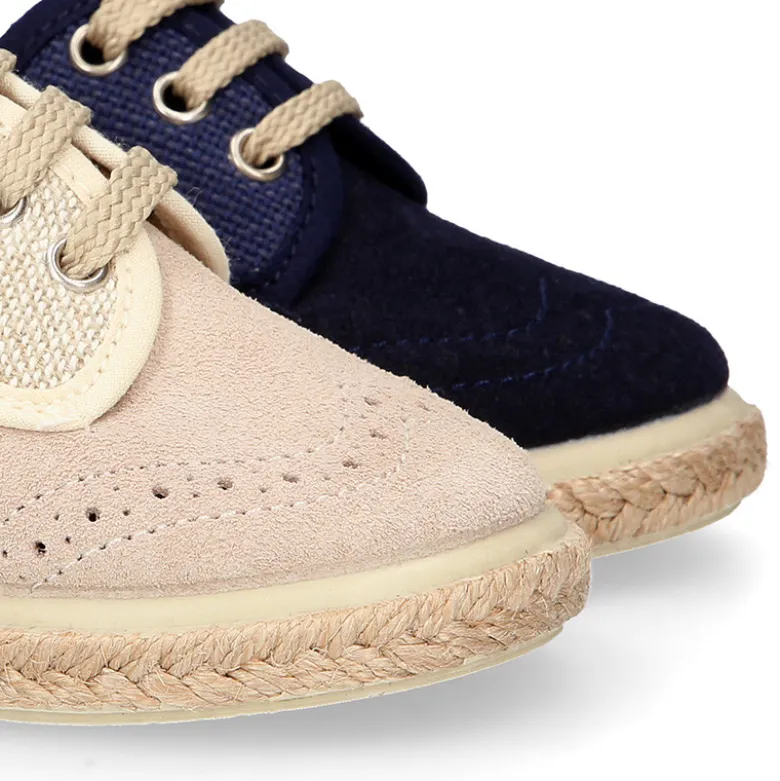 Alpargata niño tipo Blucher con cordones en piel serraje con lino natural.