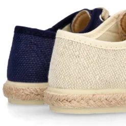 Alpargata niño tipo Blucher con cordones en piel serraje con lino natural.