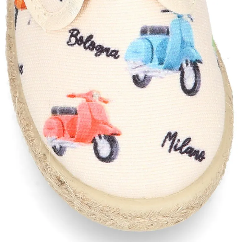 Alpargata niño tipo Blucher con cordones en lona con estampado MOTOS.