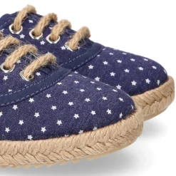 Alpargata niño tipo blucher con cordones en lona jeans con ESTRELLAS.