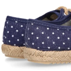 Alpargata niño tipo blucher con cordones en lona jeans con ESTRELLAS.