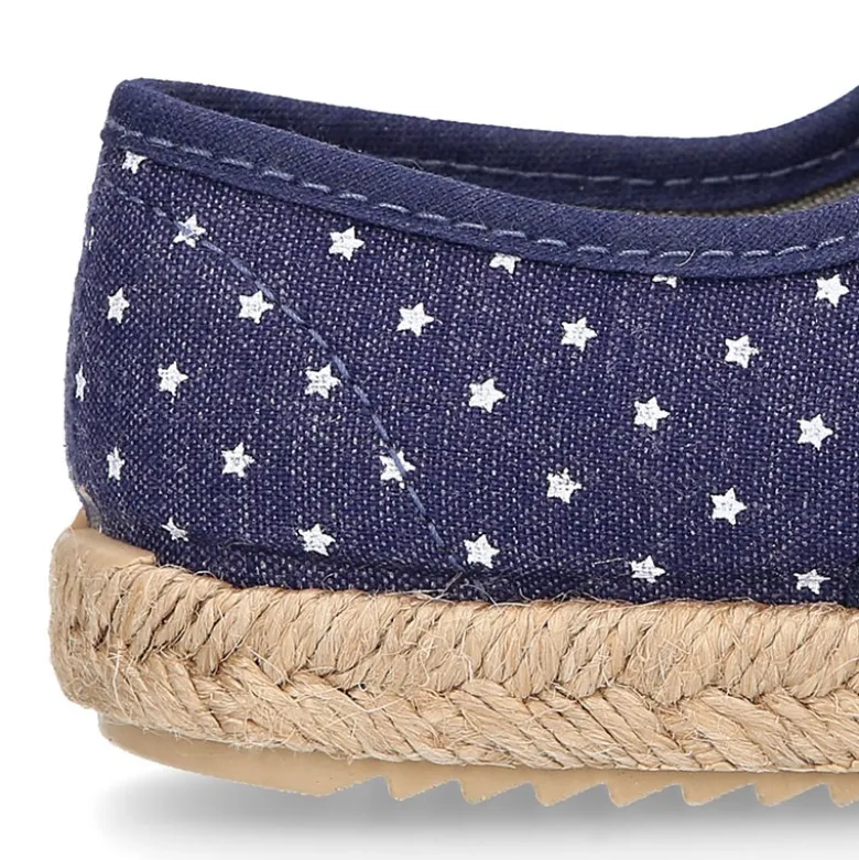 Alpargata niño tipo blucher con cordones en lona jeans con ESTRELLAS.