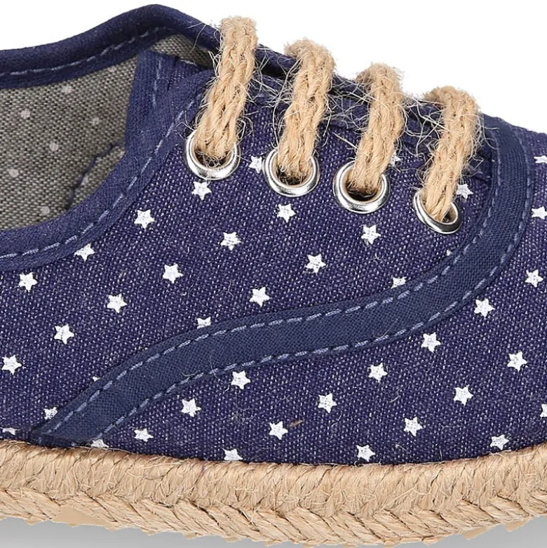 Alpargata niño tipo blucher con cordones en lona jeans con ESTRELLAS.