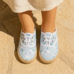 Alpargata niño tipo Blucher con cordones en lona ZEBRAS.