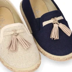 Alpargata niño tipo MOCASÍN con borlas en LINO NATURAL.