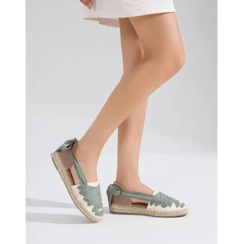 Alpargatas planas con cintas para mujer en lino natural