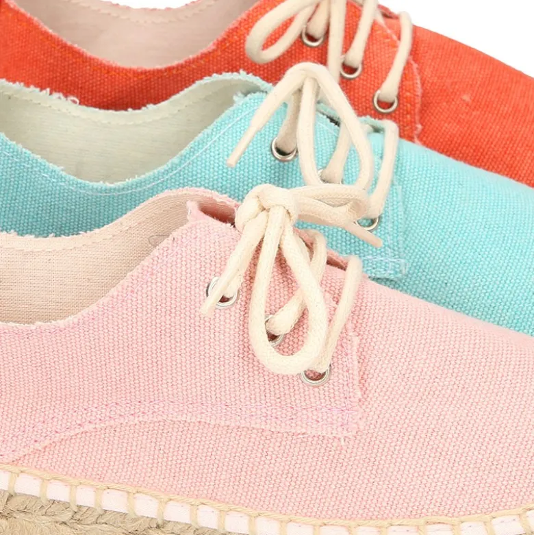 Alpargata tipo blucher en lona efecto lavado.