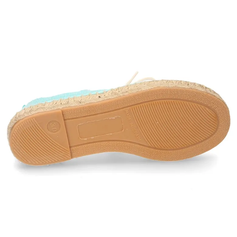 Alpargata tipo blucher en lona efecto lavado.