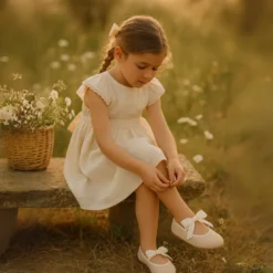 Angelito niña con lazo en terciopelo de primavera verano.