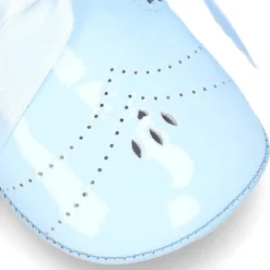 Angelito para bebés con lengüeta y lazo en piel charol.