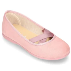 Bailarina ballet con cintas elásticas cruzadas en Serratex para primavera.