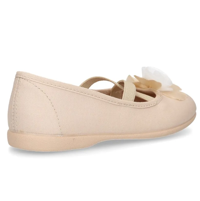 Bailarina ballet con cintas elásticas cruzadas y FLOR.