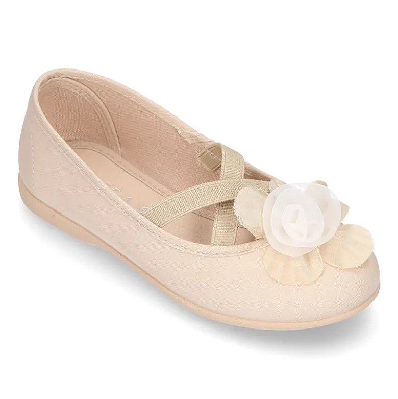 Bailarina ballet con cintas elásticas cruzadas y FLOR.