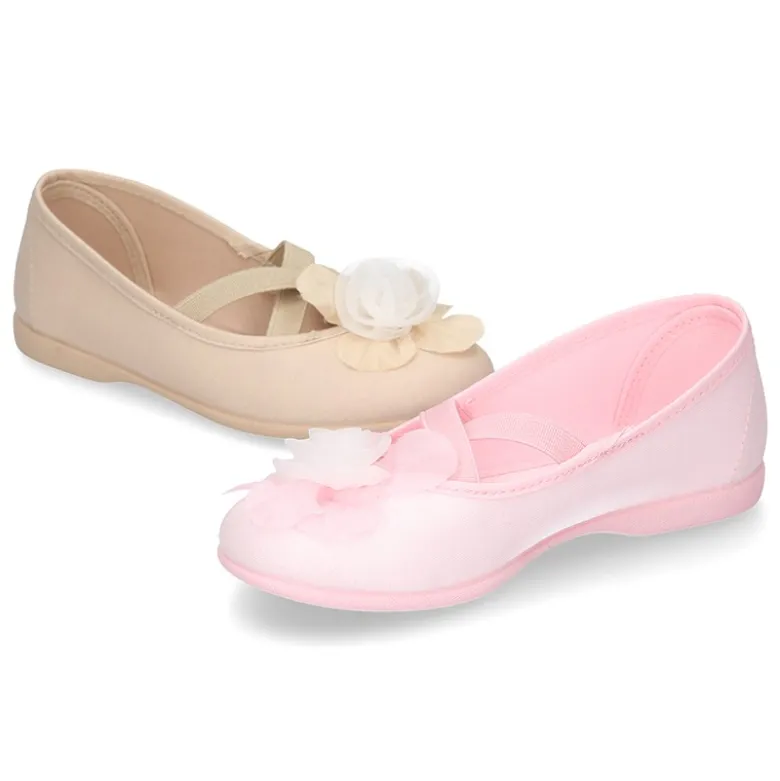 Bailarina ballet con cintas elásticas cruzadas y FLOR.