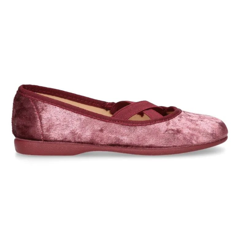 Bailarina ballet niña con cintas elásticas cruzadas en terciopelo SATINADO.