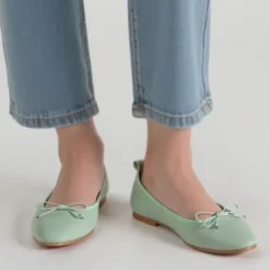 Bailarina clásica niña con lazo ajustable y elástico en piel Menta.