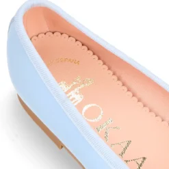 Bailarina clásica niña con lazo ajustable en piel suave en colores de moda.