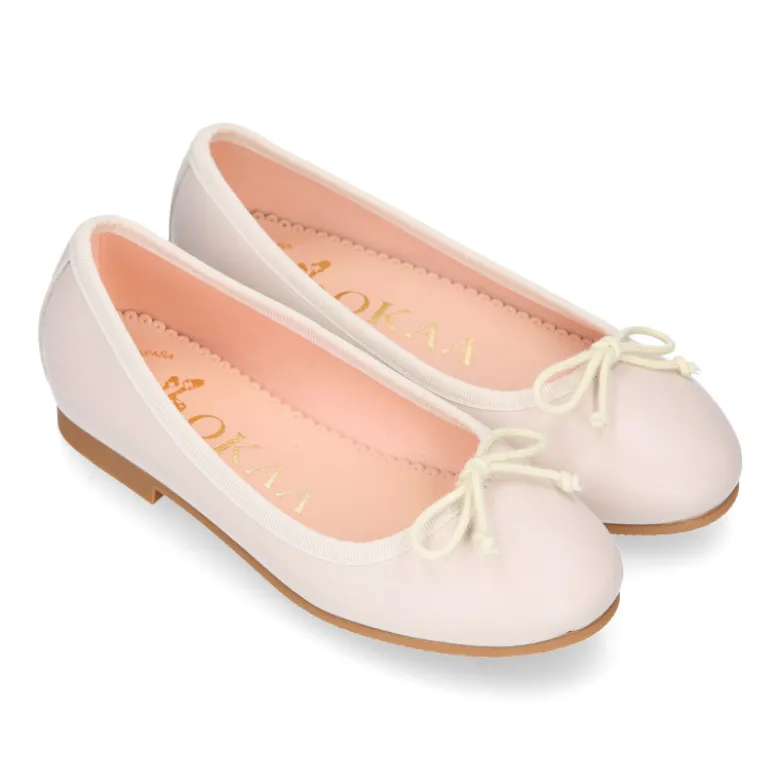 Bailarina clásica niña con lazo ajustable en piel suave en colores de moda.