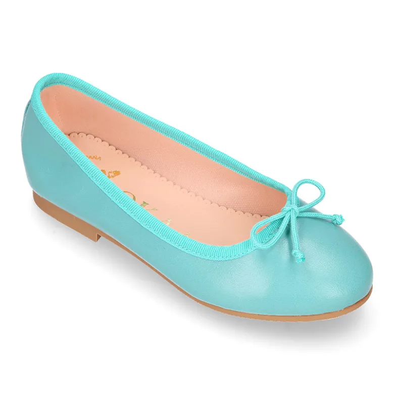 Bailarina clásica niña con lazo ajustable en piel suave en colores de moda.