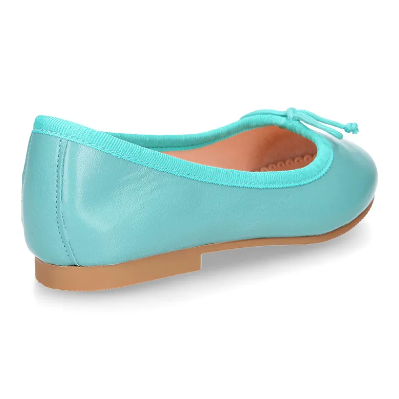 Bailarina clásica niña con lazo ajustable en piel suave en colores de moda.
