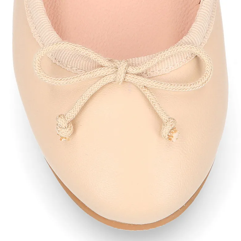 Bailarina clásica niña con lazo ajustable en piel suave en colores de moda.